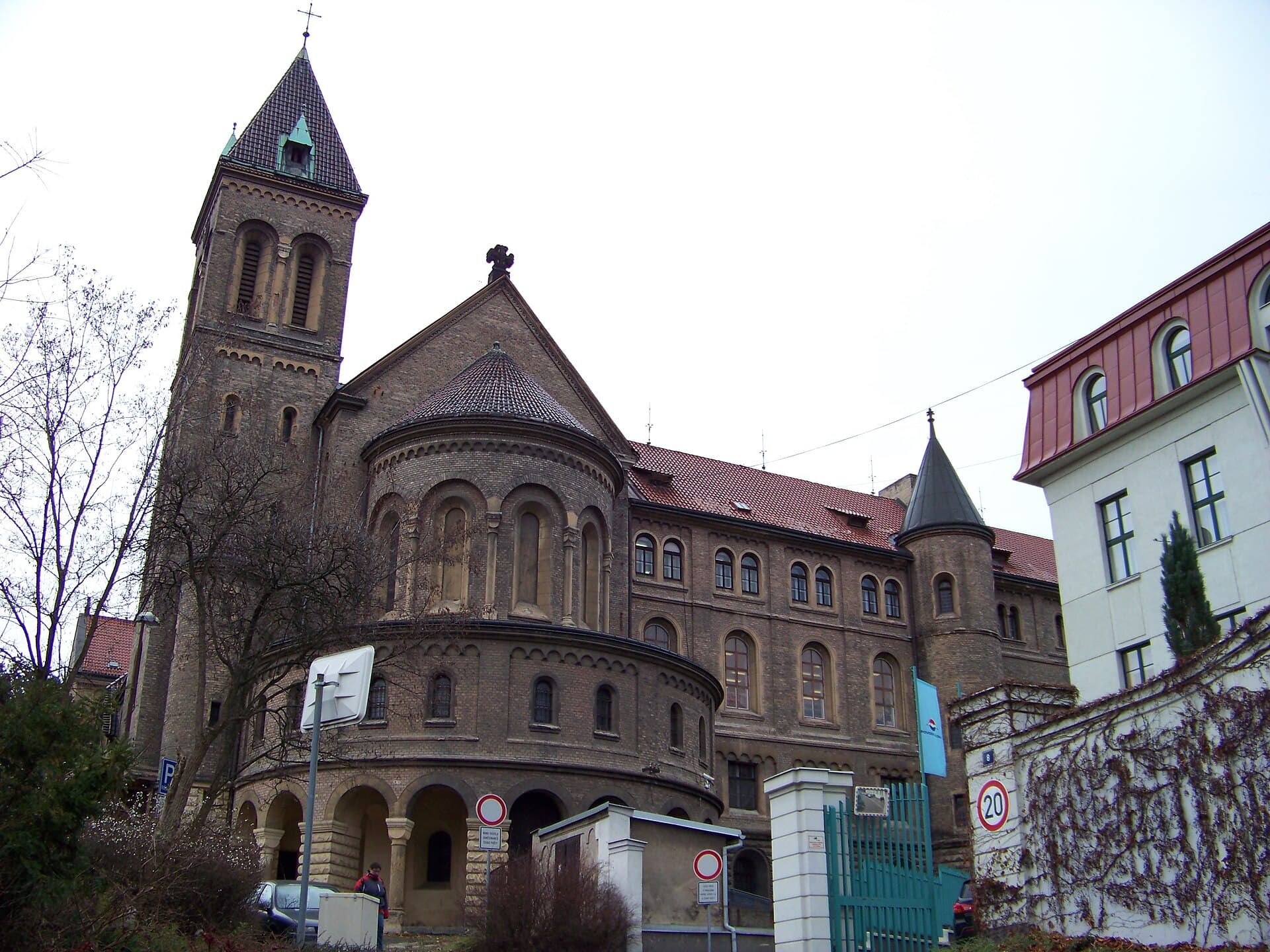 Klášter a kostel sv. Gabriela na Smíchově